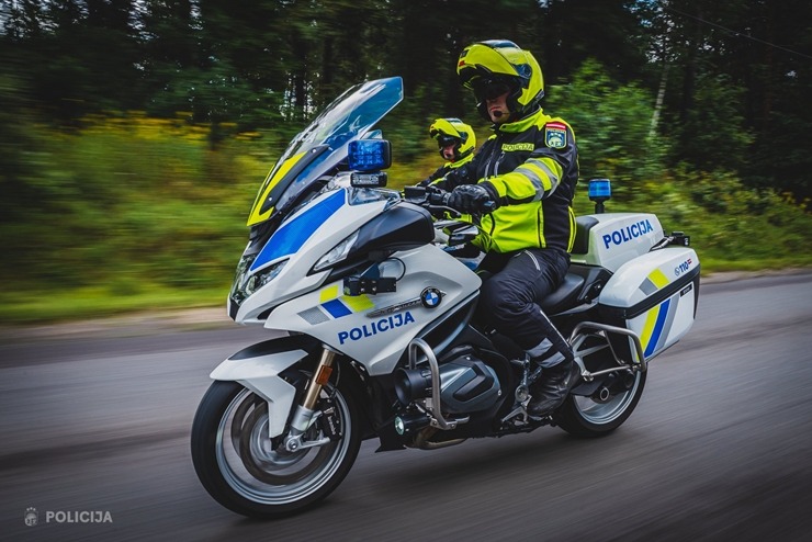 Tiek prezentētas Valsts policijas motoekipāžu jaun
