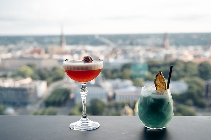 «Skyline Bar Riga» - viens no labākajiem kokteiļu 