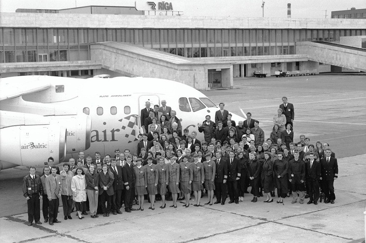 Latvijas nacionālās lidsabiedrības «airBaltic» 30 