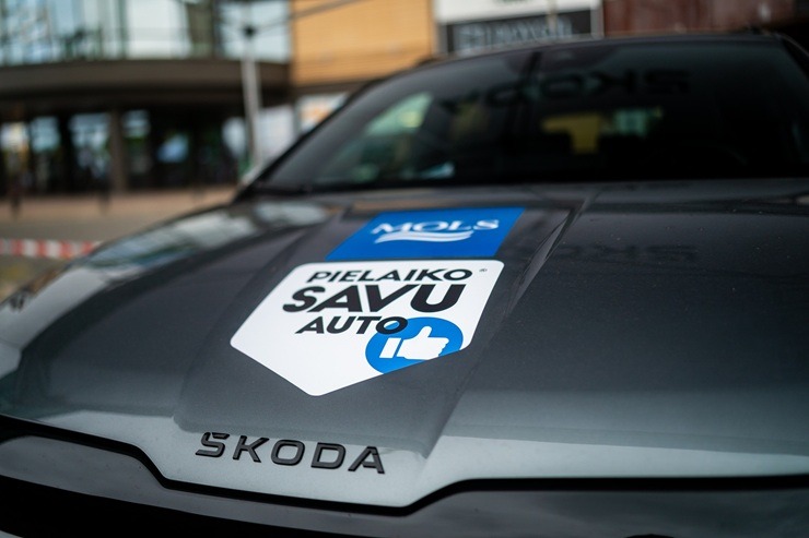Kad pie lielveikala var pielaikot auto - Foto