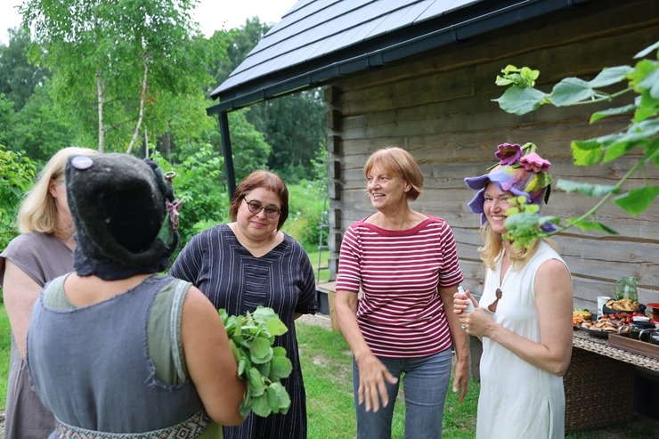 Latvju pirts un spa asociācija Baldones «Mežapuķu» pirtī rīko karstas mediju dienas. Foto: sadarbībā ar Europcar Latvia 395135