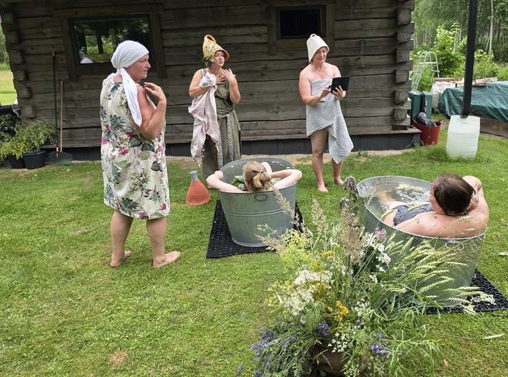 Latvju pirts un spa asociācija Baldones «Mežapuķu» pirtī rīko karstas mediju dienas. Foto: sadarbībā ar Europcar Latvia 395111