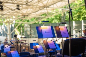 Uz «Pūt, vējiņi!» skatuves tiekas ar latviešu vijolniece Kristīne Balanas un franču pianists Likā Debargs - Foto