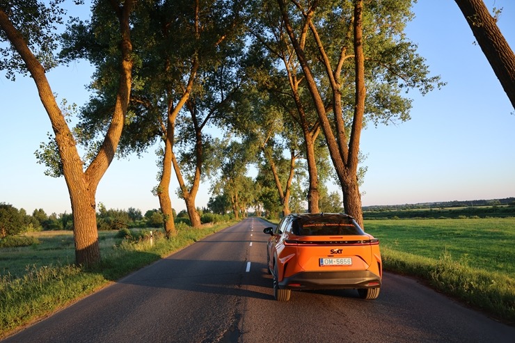 Apceļojam Latviju sadarbībā ar «SIXT Latvia» un «Lexus RZ 500e» (no 850 eiro mēnesī) 396076