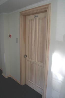 Īpašs šajā viesnīcā ir kvalitatīvas koka durvis ar elektronisko atslēgu 18552