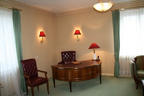Prezidenta istabas iekārtojums, kurā ir mitinājies arī bijušias Francijas prezidents Žaks Širaks 18651