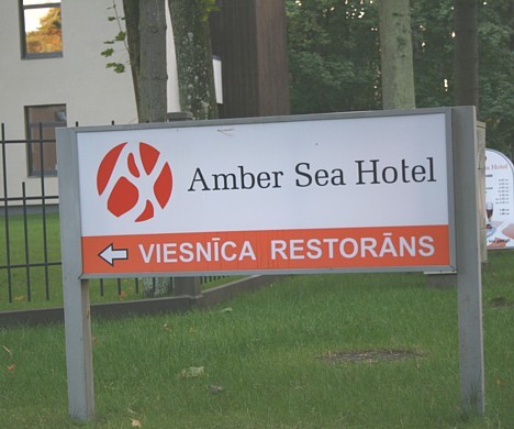 Jūrmalā, Dzintaru prospektā 68, atrodas viesnīca Amber Sea Hotel 18685