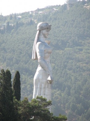 Mātes Gruzijas statuja