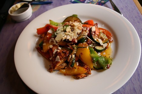 “KOFERA” ēdienkarte ir patiesi demokrātiska, tajā savu gardumu atradīs gan īpaši izsmalcināts gastronomisko baudu pazinējs, gan vienkāršu maltīšu cien “KOFERA” ēdienkarte ir patiesi demokrātiska, tajā savu gardumu atradīs gan īpaši izsmalcināts gastronomisko baudu pazinējs, gan vienkāršu maltīšu cien 19001