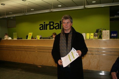 Rihards Sprukulis - 10 000 aviokompānijas pasažieris, kurš lidojumam ar airBaltic no Rīgas lidostas reģistrējās internetā Rihards Sprukulis - 10 000 aviokompānijas pasažieris, kurš lidojumam ar airBaltic no Rīgas lidostas reģistrējās internetā 19253