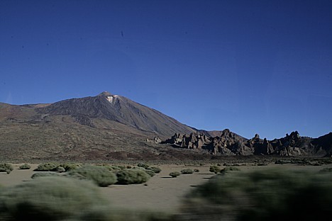 Vulkāns Teide pašlaik ir kluss, taču viņš nav miris. Vietējie stāsta, ka tas atmostas katru simto gadu un tas būtu - 2009.gadā Vulkāns Teide pašlaik ir kluss, taču viņš nav miris. Vietējie stāsta, ka tas atmostas katru simto gadu un tas būtu - 2009.gadā 19425