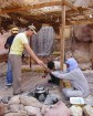 Kanjona lēzenajās vietās tūristus sagaida beduīni, kuri piedāvā atpūsties un nogaršot vietējo tēju 13