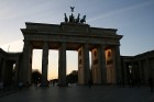 Brandenburgas vārti ir vienīgie saglabājušies Berlīnes pilsētas vārti un tie kļuvuši par šīs pilsētas simbolu 3