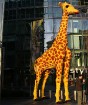 Milzu žirafe reklamē jaunatvērto Berlīnes Legoland - www.legolanddiscoverycentre.com 10