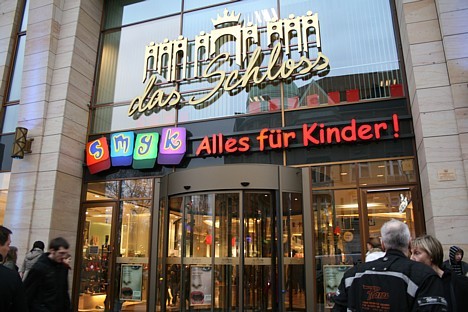 Viena no populārākajām Berlīnes iepirkšanās vietām - Schloßstraße (Uban Steglitz) 