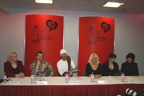 Preses konferences laikā tika teikts, ka ļoti daudzi mākslinieki gatavo erotiska rakstura priekšnesumus gan no Latvijas, gan no ārzemēm 20345