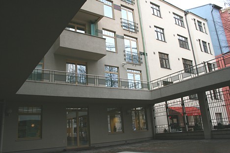 Jaunās Baltic Tours biroja telpas telpas atrodas Rīgā skaistajā ēkā Dzirnavu ielā 37 („Zaļais Nams”) 20787