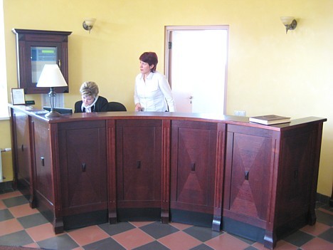 Viesnīcā ir 41 numurs, semināru zāle 50 m², restorāns Viesnīcā ir 41 numurs, semināru zāle 50 m², restorāns