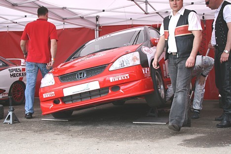 Spice Racing Team piedalās ar 3 automašīnām - divas Honda automašīnas un viena BMW 22087