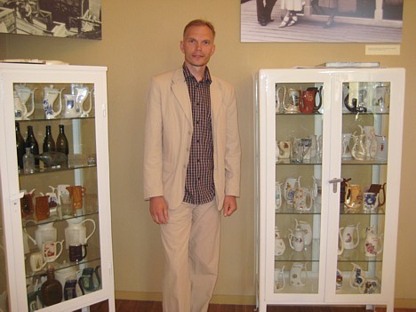 Armanda Muižnieka kolekcijā ir pāri par 500 krūzītes, speciālas glāzes un trauki minerālūdens dzeršanai no dažādiem materiāliem 22750