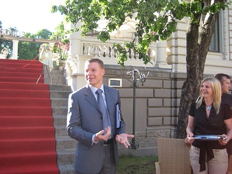 Europa Royale Hotel Riga ģenerāldirektors Jānis Jenzis svinīgi uzrunā klātesošos 22973