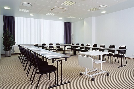 Viena no viesnīcas konferenču zālēm 23255