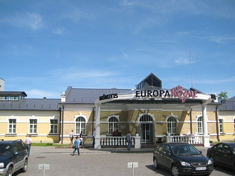 Četru zvaigžņu kategorijas viesnīca Europa Royale Druskininkai atrodas Lietuvas kūrortpilsētā Druskininkai, Vilniaus ave. 7 23265