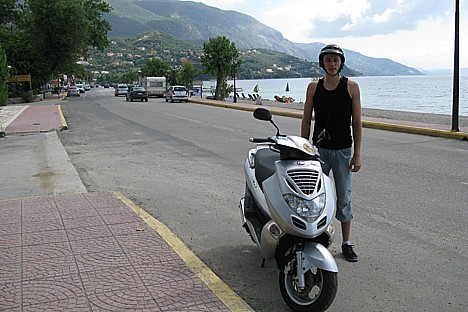 Iespēja izīrēt gan rolleri, gan dažāda veida auto ir ikvienam salas apmeklētājam, kā arī salas iedzīvotājam Iespēja izīrēt gan rolleri, gan dažāda veida auto ir ikvienam salas apmeklētājam, kā arī salas iedzīvotājam 23508