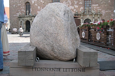 2005.gadā festivāla Pārsteidzošā Latvija ietvaros Francijā jau tika šī izstāde atklāta, bet tikai šogad tā atceļojusi uz Latviju 2005.gadā festivāla Pārsteidzošā Latvija ietvaros Francijā jau tika šī izstāde atklāta, bet tikai šogad tā atceļojusi uz Latviju 24395