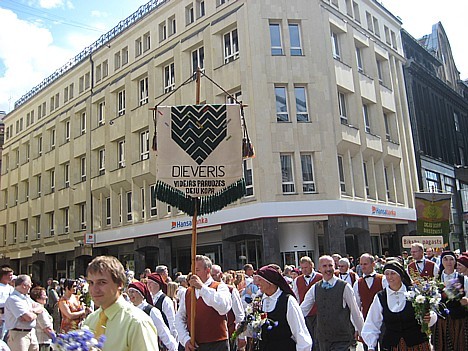 Vidējās paaudzes kolektīvs 