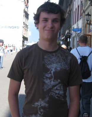 Students Mihaels labprāt atpūšas pie Daugavas 25325
