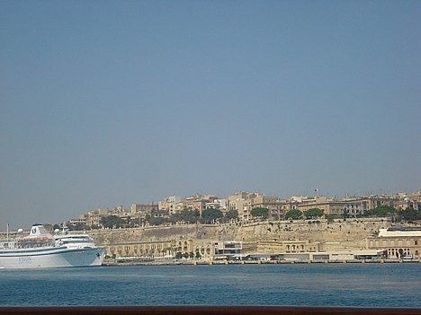 Info par braucieniem uz Maltu: www.kolumbs.lv, info par Maltas stiklu: www.visitmalta.com 25440