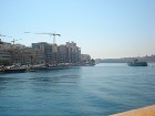 Tūrists var izvēlēties dažu stundu ilgu izbraucienu pa Maltas līčiem, vai arī doties dienas izbraucienā apkārt salai 2