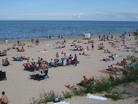 Jūrmalas pludmale par apmeklētāju skaitu var nesūdzēties 25450