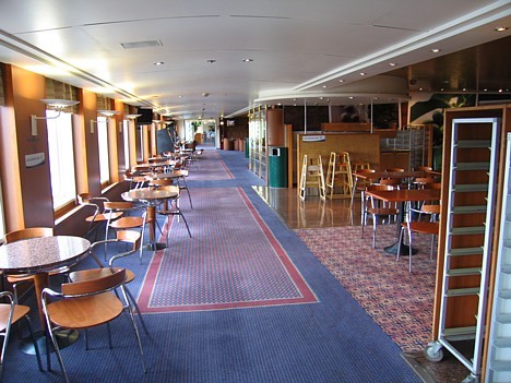 M/S Festival ir 171 m garš un 27,6m plats. Uz M/S Festival ir 9 klāji un 588 kajītes. Prāmis var uzņemt 1750 pasažierus un transporta līdzekļus 885 lī M/S Festival ir 171 m garš un 27,6m plats. Uz M/S Festival ir 9 klāji un 588 kajītes. Prāmis var uzņemt 1750 pasažierus un transporta līdzekļus 885 lī 26021