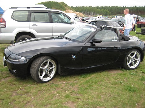 BMW Z4 ir jauks aplūkošanai, jo trasē tos vēl nemana. Varbūt pēc gadiem 5-10 26078