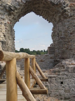 19.gs. beigās Kokneses parkā Kokneses muižas īpašniekam baronam O.fon Lēvenšternam uzcelta jaunā pils, kuru projektējis arhitekts K.Neiburgers, bet ku 19.gs. beigās Kokneses parkā Kokneses muižas īpašniekam baronam O.fon Lēvenšternam uzcelta jaunā pils, kuru projektējis arhitekts K.Neiburgers, bet ku 26144