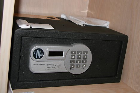 Viesu ērtībai katrā numurā ir seifs 26232