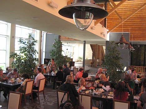 Restorāns atrodas 1. stāvā un tajā ir kopumā 62 vietas 26450