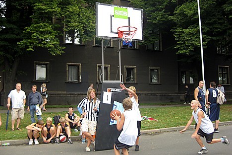 Rīgas svēku 2008 laikā 11. novembra krastmala bija slēgta, turklāt slēgta tikai automašīnām, lai rīdzinieki un tās viesi izbaudītu daudz dažādu svēku Rīgas svēku 2008 laikā 11. novembra krastmala bija slēgta, turklāt slēgta tikai automašīnām, lai rīdzinieki un tās viesi izbaudītu daudz dažādu svēku 26562