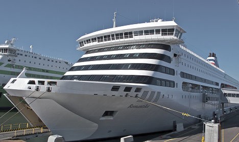 Tallink piedāvā doties uz Stokholmu no Tallinas ar kruīza prāmi M/S Romantika. Prāmis M/S Romantika vienlaicīgi var uzņemt līdz 2 500 pasažieriem Tallink piedāvā doties uz Stokholmu no Tallinas ar kruīza prāmi M/S Romantika. Prāmis M/S Romantika vienlaicīgi var uzņemt līdz 2 500 pasažieriem 26726