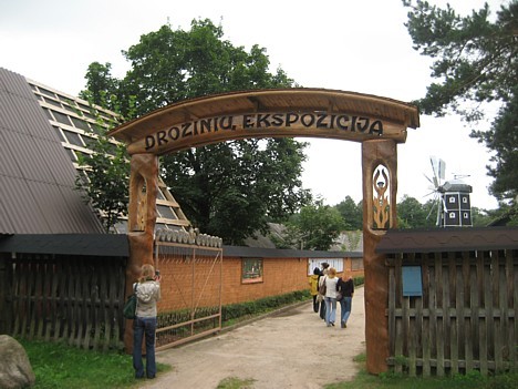 Antana Česnuļa skulptūru parks atrodas divu kilometru attālumā no Druskininkai kūrorta Lietuvā, tā kā turp nokļūt var gan ar kājām ejot, gan pilsētā i 27085