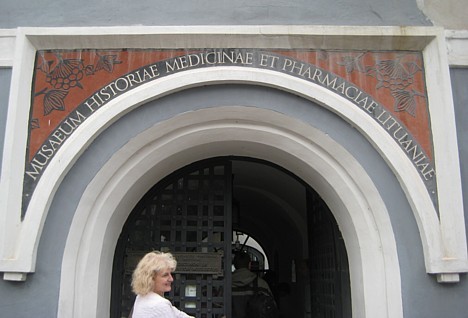 Lietuvas Farmācijas muzejs atrodas Kauņā, Rotuses a. 28, senā XVI.gadsimta restaurētā ēkā 27160