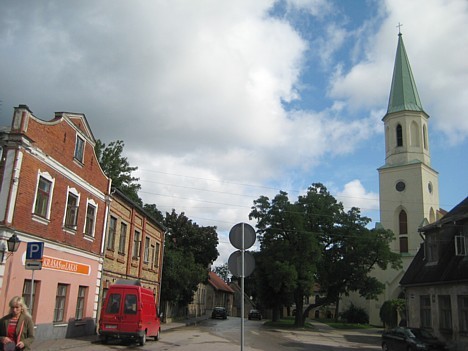 Sv. Katrīnas baznīca ir celta 1252.gadā. Sv.Katrīnas ģērbonis atrodas virs baznīcas sānu ieejas ,un ir arī tagadējās Kuldīgas ģērbonis Sv. Katrīnas baznīca ir celta 1252.gadā. Sv.Katrīnas ģērbonis atrodas virs baznīcas sānu ieejas ,un ir arī tagadējās Kuldīgas ģērbonis 27512