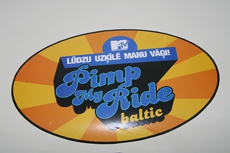 13.09.2008 šova „Pimp My Ride Baltic” jeb „Uzķīlē Manu Vāģi” gaidās MTV Rīgas ielās rīkoja auto parādi, kurā devās nožēlojamākās grabažas. Pie Arēnas 13.09.2008 šova „Pimp My Ride Baltic” jeb „Uzķīlē Manu Vāģi” gaidās MTV Rīgas ielās rīkoja auto parādi, kurā devās nožēlojamākās grabažas. Pie Arēnas 27544