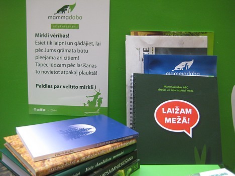 Atpūtas stūrītī būs pieejami materiāli par mežu. Ikviens tiek aicināts atstāt šo lasāmvielu, lai arī citiem būtu ko palasīt Atpūtas stūrītī būs pieejami materiāli par mežu. Ikviens tiek aicināts atstāt šo lasāmvielu, lai arī citiem būtu ko palasīt 27645
