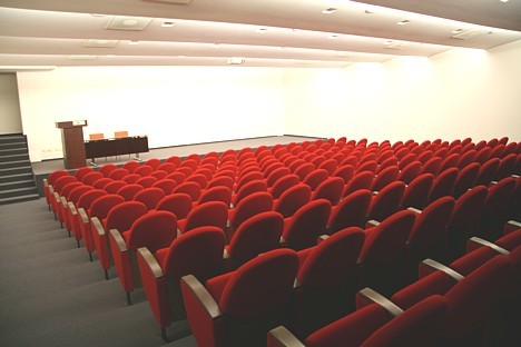 Viesnīcā ierīkots modernākais konferenču centrs visā Lietuvas ziemeļdaļā. Vienlaicīgi šeit var rīkot pasākumu vairāk kā 700 cilvēkiem Viesnīcā ierīkots modernākais konferenču centrs visā Lietuvas ziemeļdaļā. Vienlaicīgi šeit var rīkot pasākumu vairāk kā 700 cilvēkiem 27862