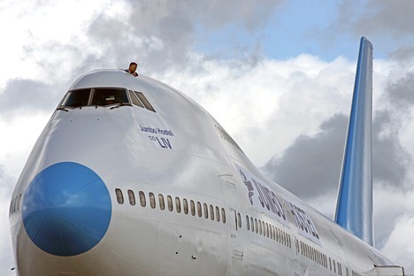 Viesnīcu uzņēmējs Oscar Diös no Upsalas nopirka šo lidmašīnu par sešu ciparu skaitli no bankrotējošas lidsabiedrības Transjet. Lidmašīnas dzinēji būs  27902