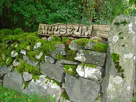 Muhu muzejs atrodas Igaunijā, pašā Koguvas ciema centrā 27917