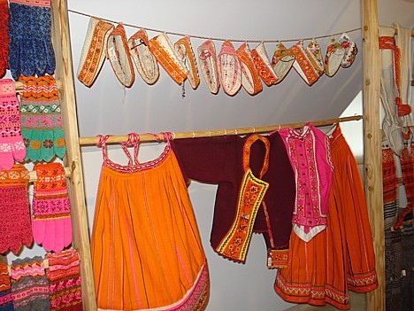 Šeit apskatāmi igauņu tradicionālie kāzu tērpi un kāzu segas 27921